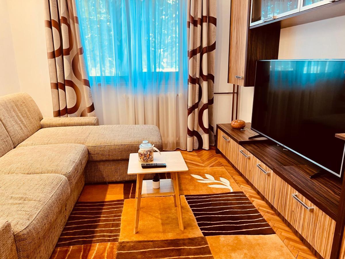 Adona Apartment